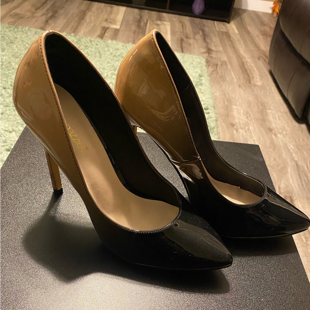 ShoeDazzle beige to black ombré heels